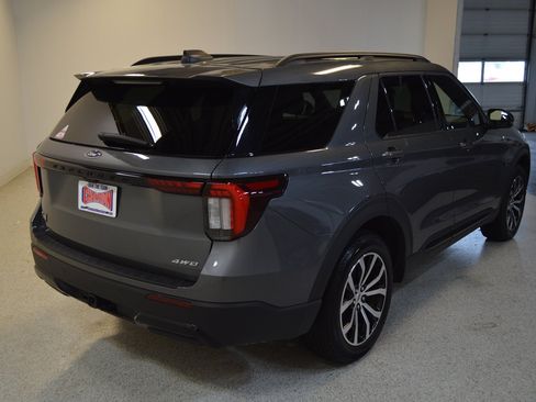 Used 2026 Ford Explorer ST-Line AWD/4WD image 3