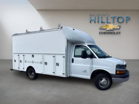 Used 2021 Chevrolet Express 4500 w/ Power Convenience Package RWD image 2