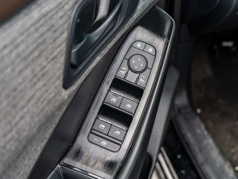 Used 2023 Nissan Rogue S image 17