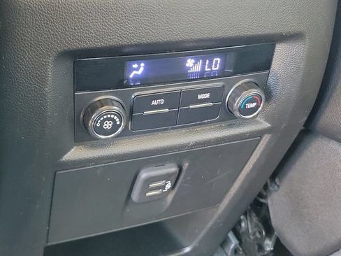 Certified 2021 Chevrolet Traverse LT FWD image 21