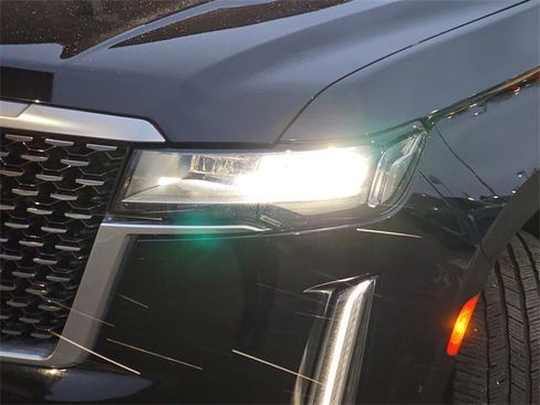 Used 2022 Cadillac Escalade Premium Luxury image 35