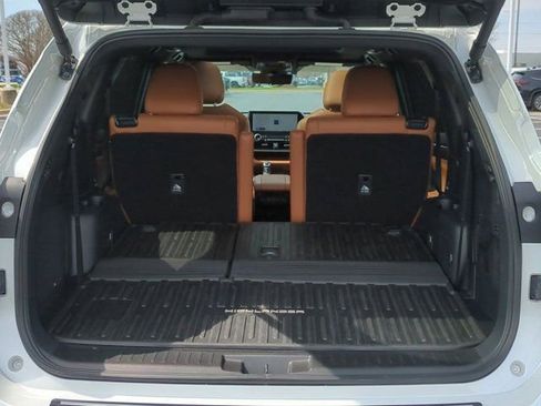 Certified 2025 Toyota Highlander Platinum image 17