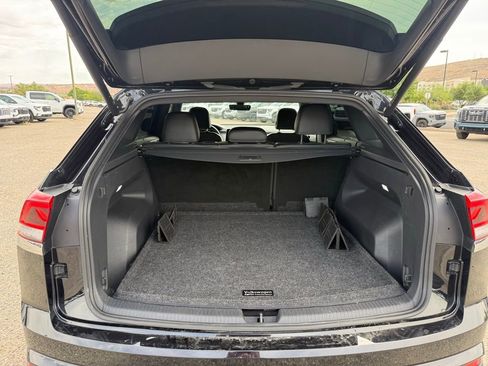 Used 2024 Volkswagen Atlas Cross Sport SE w/ Panoramic Sunroof Package image 22