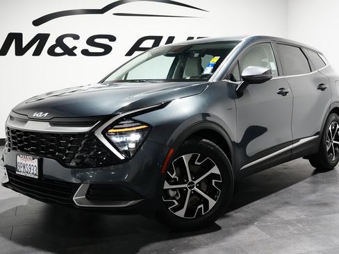 Used 2025 Kia Sportage EX image 2