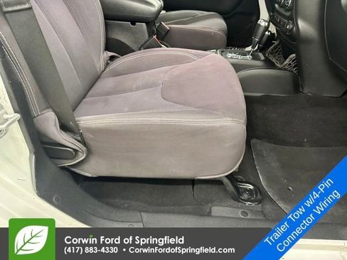 Used 2013 Jeep Wrangler Unlimited Sahara w/ Connectivity Group image 11