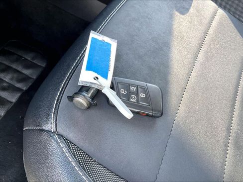 Used 2022 Volkswagen Taos SE image 14