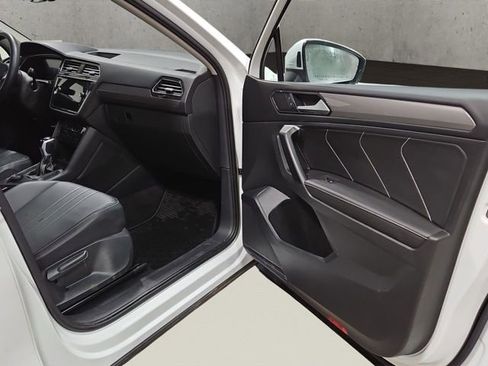Used 2024 Volkswagen Tiguan SE AWD/4WD image 22