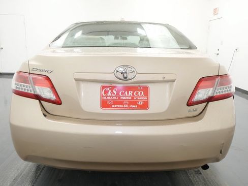 Used 2010 Toyota Camry LE FWD image 7