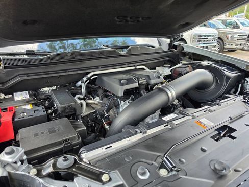 Used 2025 Chevrolet Colorado ZR2 AWD/4WD image 13