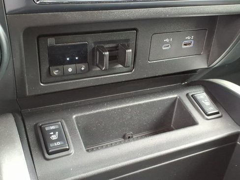 Used 2023 Nissan Titan SV w/ SV Convenience Package AWD/4WD image 22