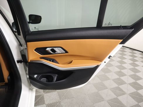 Used 2023 BMW 330i Sedan w/ M Sport Package image 28