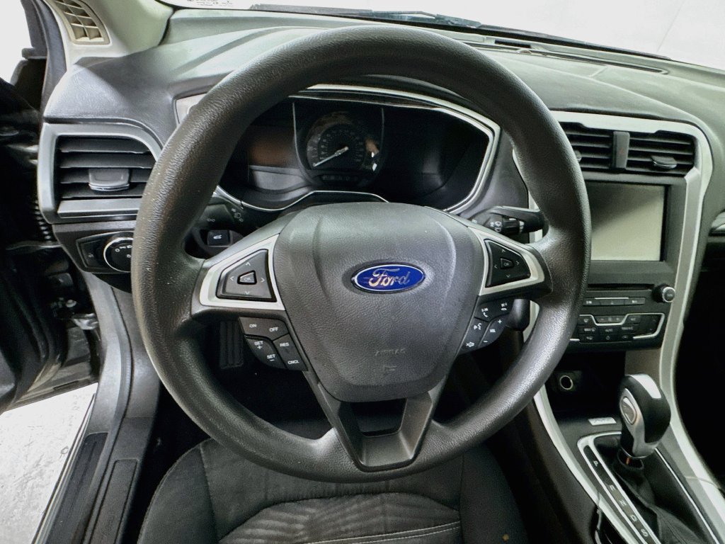 Used 2016 Ford Fusion SE FWD image 11