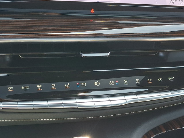 Used 2023 Cadillac Escalade Premium Luxury AWD/4WD image 18