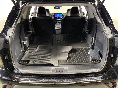 New 2026 Toyota Highlander Platinum AWD/4WD image 10