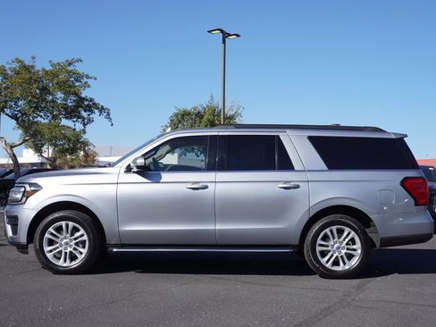 Used 2022 Ford Expedition Max XLT image 2