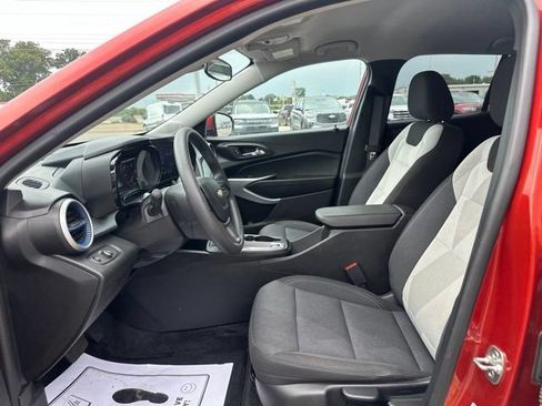 Used 2024 Chevrolet Trax LS w/ LS Convenience Package FWD image 30
