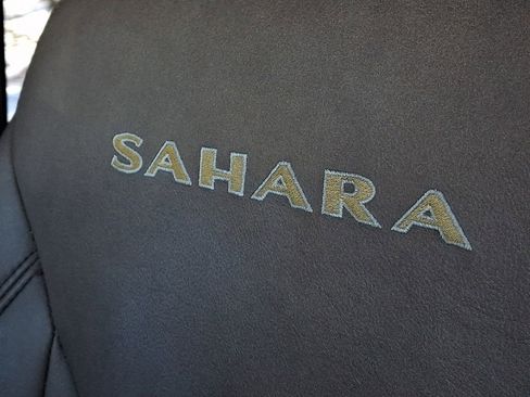 Used 2015 Jeep Wrangler Unlimited Sahara w/ Dual Top Group image 27