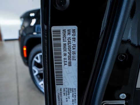 Used 2023 Jeep Wagoneer Series III w/ Preferred Equipment Group image 64