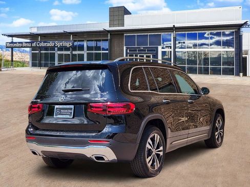 Used 2025 Mercedes-Benz GLB 250 4MATIC image 5