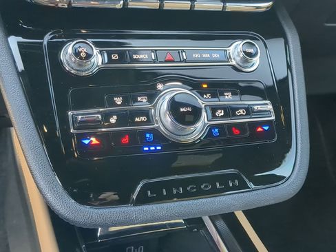 Used 2022 Lincoln Corsair Reserve w/ Luxury Package image 18