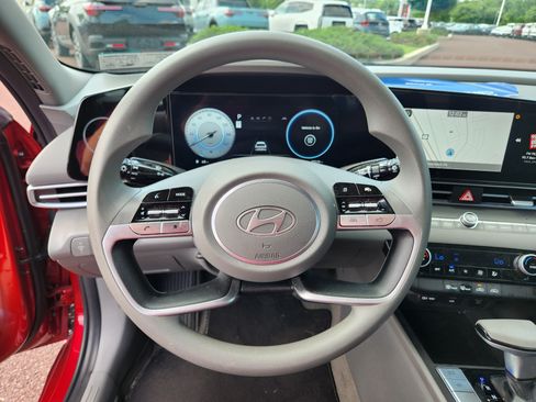 Certified 2024 Hyundai Elantra SEL FWD image 18