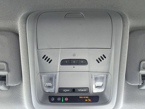 Used 2024 GMC Terrain SLT image 21