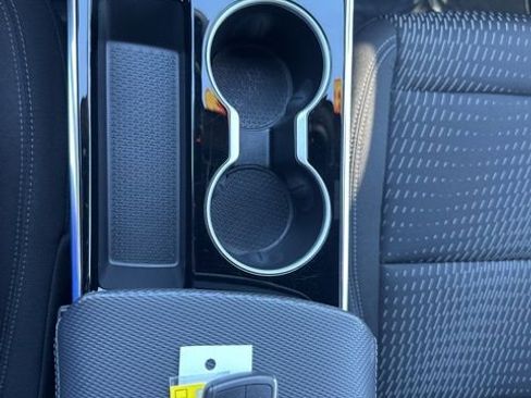 Used 2025 Chevrolet Equinox LT image 30