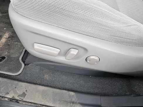 Used 2020 Toyota Sienna LE w/ Carpet Mat Package image 12