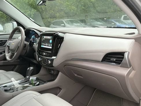 Used 2018 Chevrolet Traverse LT FWD image 21