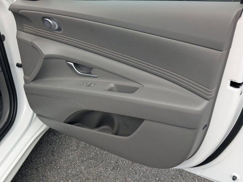 Used 2024 Hyundai Elantra SEL w/ Convenience Package image 13