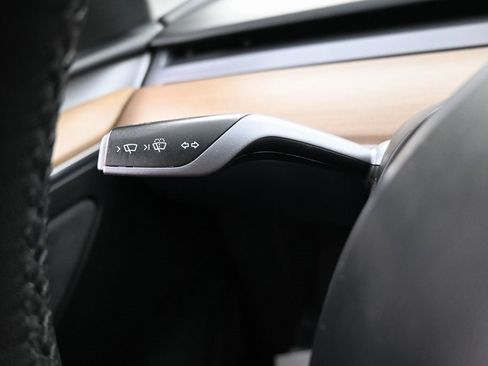 Used 2023 Tesla Model Y Long Range image 18