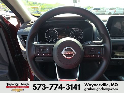 Used 2023 Nissan Rogue SV AWD/4WD image 17
