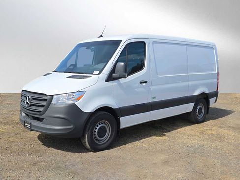 Used 2025 Mercedes-Benz Sprinter 2500 image 7