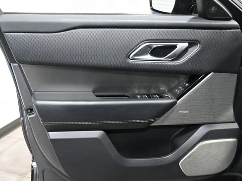 Used 2018 Land Rover Range Rover Velar S image 7