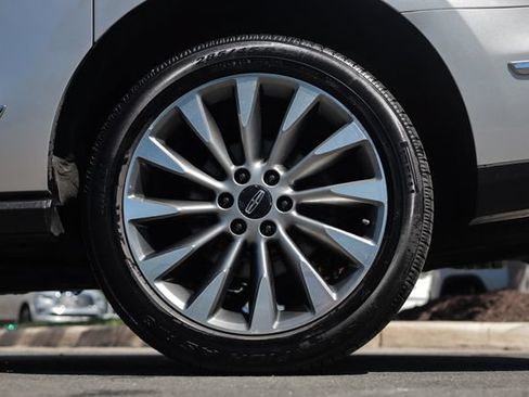 Used 2018 Lincoln Navigator L Select w/ Technology Package AWD/4WD image 17