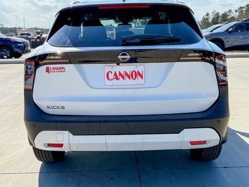 New 2026 Nissan Kicks SV image 8