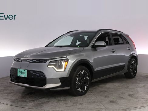 Used 2024 Kia Niro Wind w/ Wind Preserve Package FWD image 2
