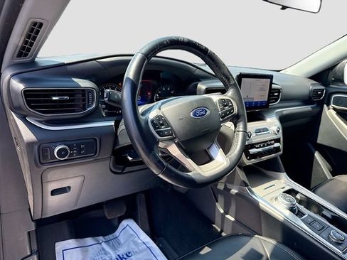 Used 2021 Ford Explorer XLT w/ Equipment Group 202A AWD/4WD image 12