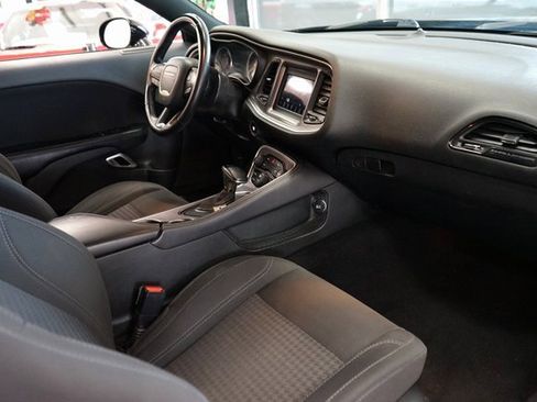 Used 2019 Dodge Challenger SXT image 40
