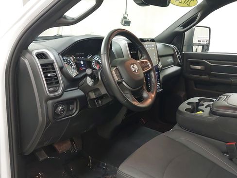 Used 2024 RAM 2500 Big Horn w/ Sport Appearance Package image 17