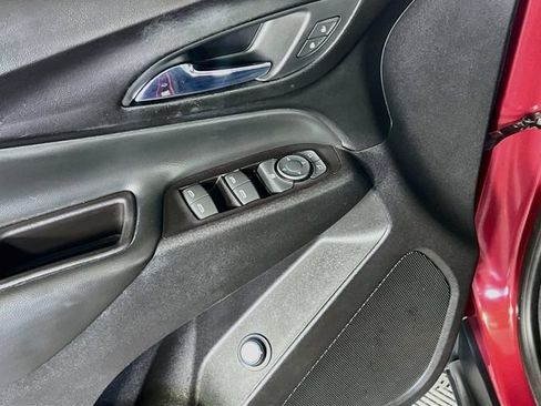 Used 2018 Chevrolet Equinox LT FWD image 12
