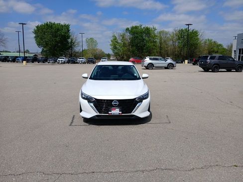 Used 2024 Nissan Sentra SV image 3