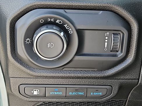 Used 2024 Jeep Wrangler Unlimited AWD/4WD image 22