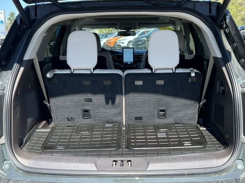 Used 2022 Ford Explorer Platinum w/ Equipment Group 601A AWD/4WD image 41