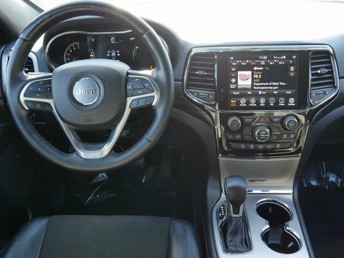 Used 2022 Jeep Grand Cherokee Laredo X image 14