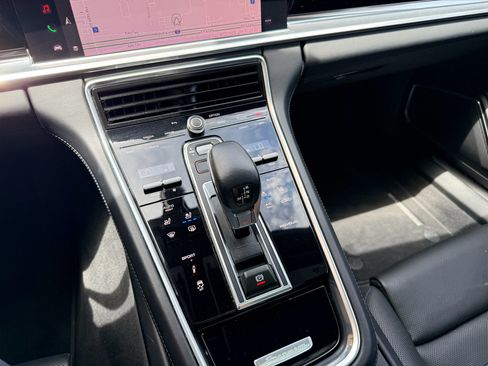 Used 2023 Porsche Panamera RWD image 24