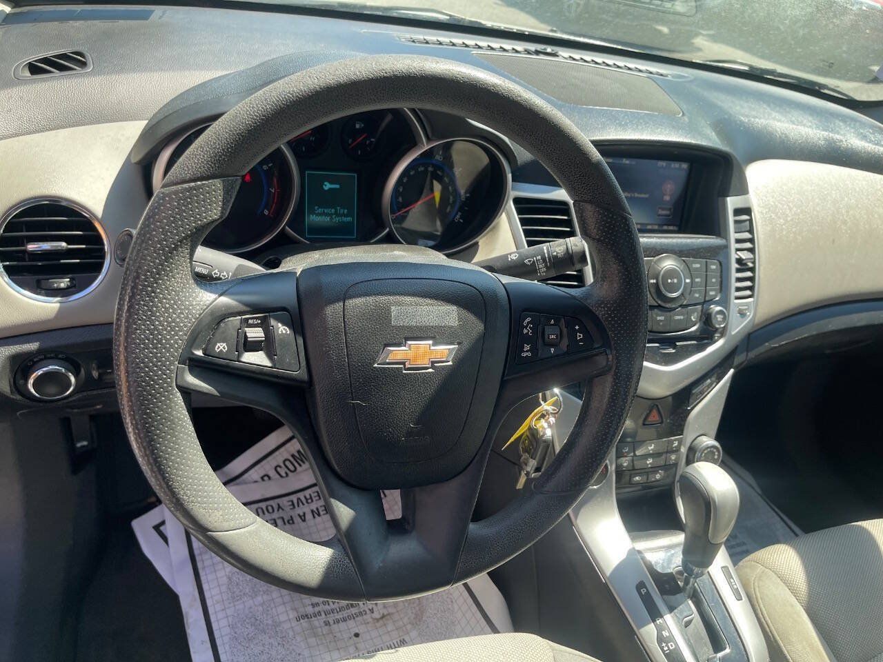 Used 2015 Chevrolet Cruze LT FWD image 11