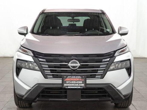 Used 2025 Nissan Rogue SV AWD/4WD image 2