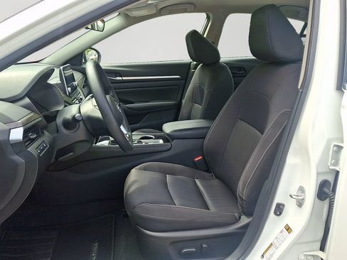 Used 2023 Nissan Altima 2.5 SV AWD/4WD image 13