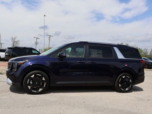 New 2026 Kia Carnival EX FWD image 4
